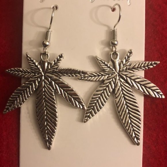 Vintage #420 Earrings - Picture 2 of 8